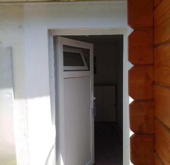 اتاق اکونومی یک تخته, Hostel Trajan