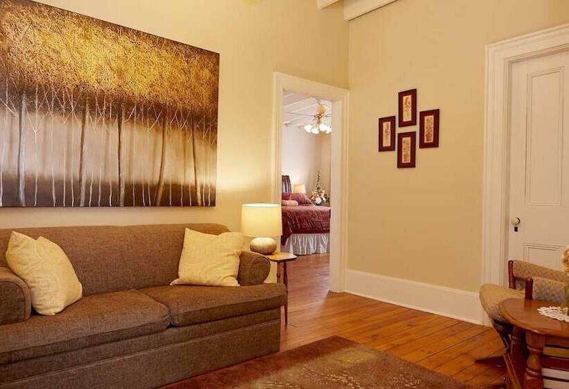 Люкс, Cheltenham Suites