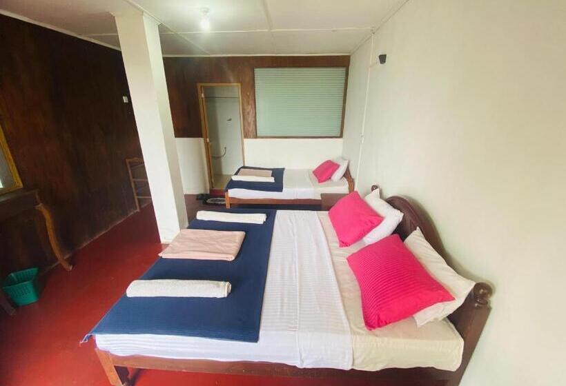 Quarto Triplo Deluxe, Rosenka Haputhale