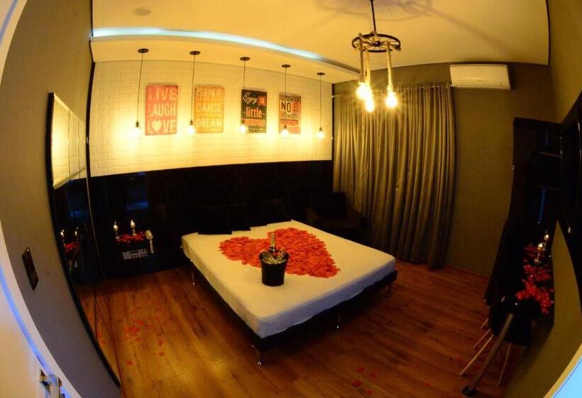디럭스 룸, Helus Motel