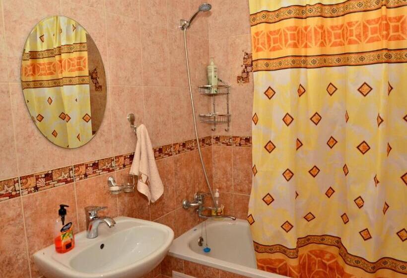 اتاق استاندارد سه نفره, Guest House Domashniy Uyut