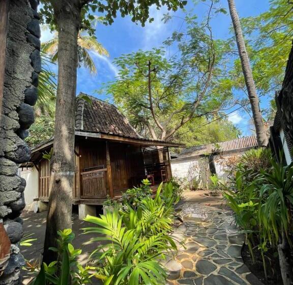 Бунгало Стандарт, Zipp Bar Restaurant & Bungalows