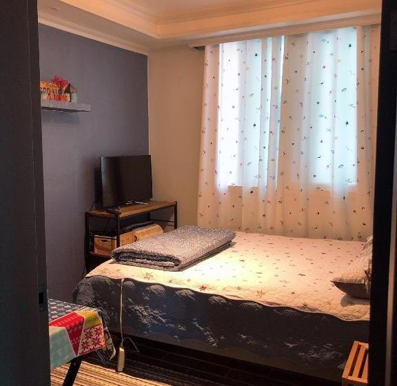 Семейный Номер, Us On Earth Guesthouse
