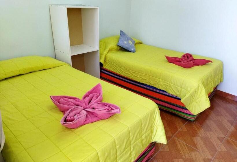 Номер Стандарт Трехместный, Hostal El Amigo Lucho