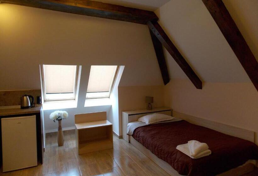 استودیوی استاندارد, Apart Hotel Rosen