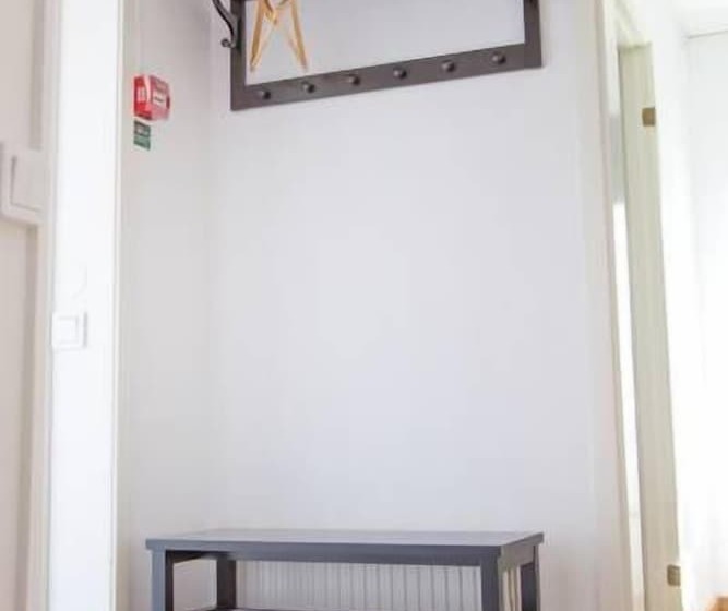 استودیوی استاندارد, Easy Livin  Apartment