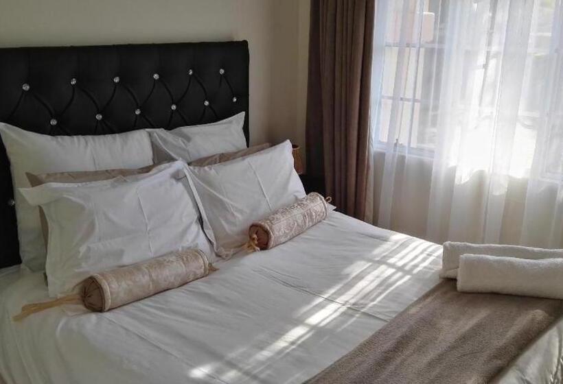 سوییت با چشم‌انداز استخر, Ezulwini Guest House