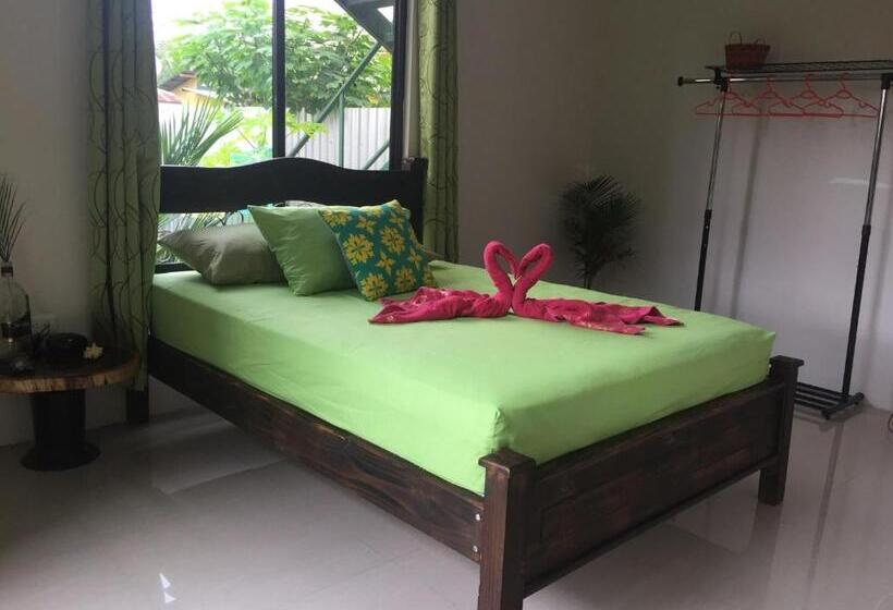 Economy Quadruple Room, Guest House Pura Vida