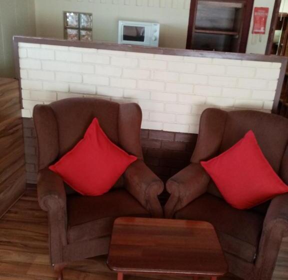 Quarto Economy Individual, Tudor Lodge Guest House