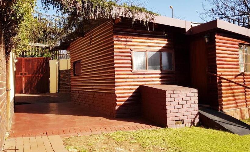 Cabana, Tudor Lodge Guest House