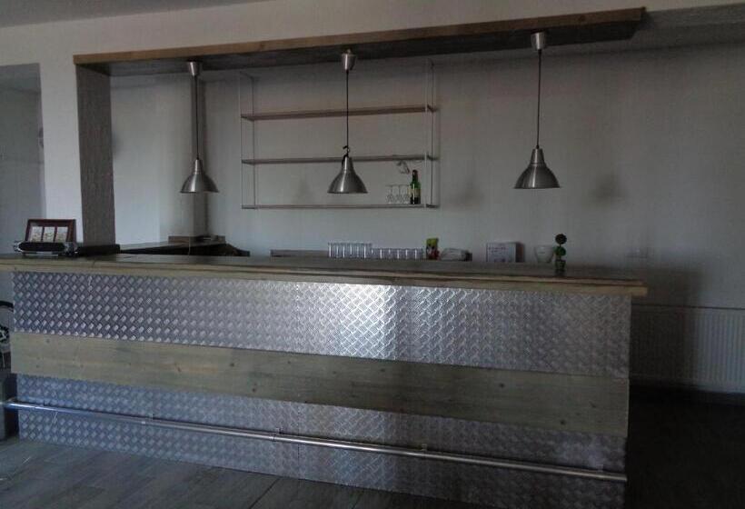 Номер Deluxe с Балконом, Cloudbase Guesthouse