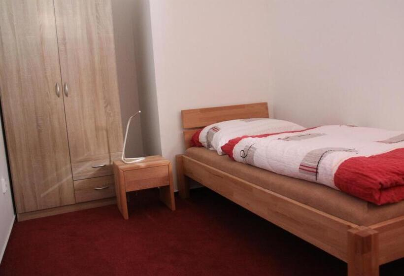 标准单人间, Guest House Krpole