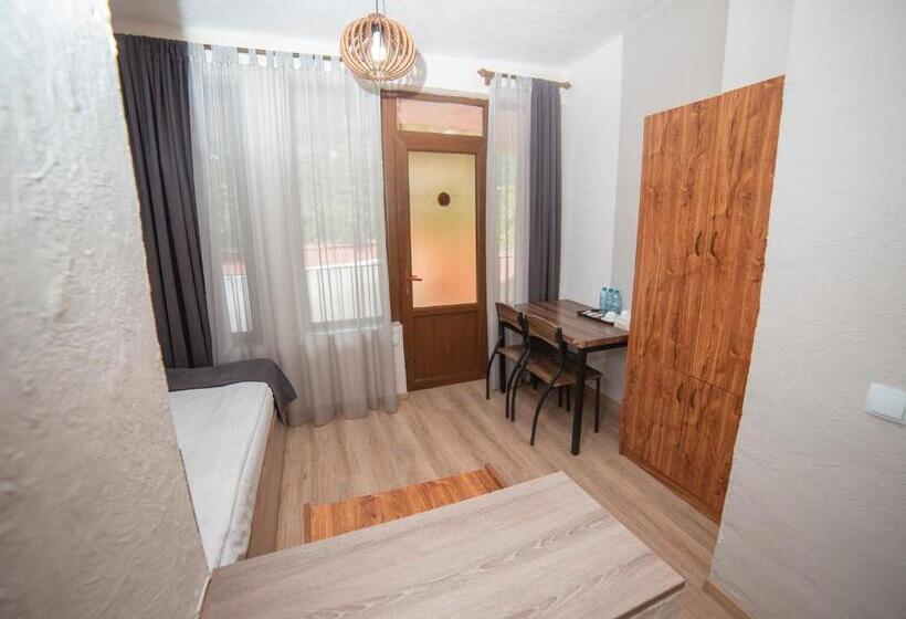 اتاق استاندارد سه نفره, Popock Dilijan 1