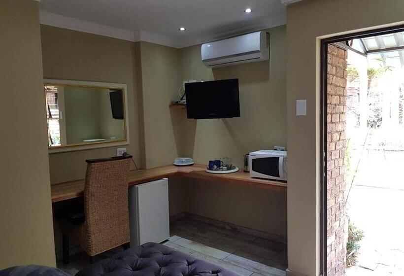 غرفة قياسية مطلّة علي حمام السباحة, Dormio Manor Guest Lodge