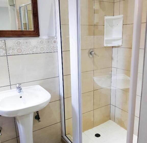 غرفة قياسية مطلّة علي حمام السباحة, Dormio Manor Guest Lodge