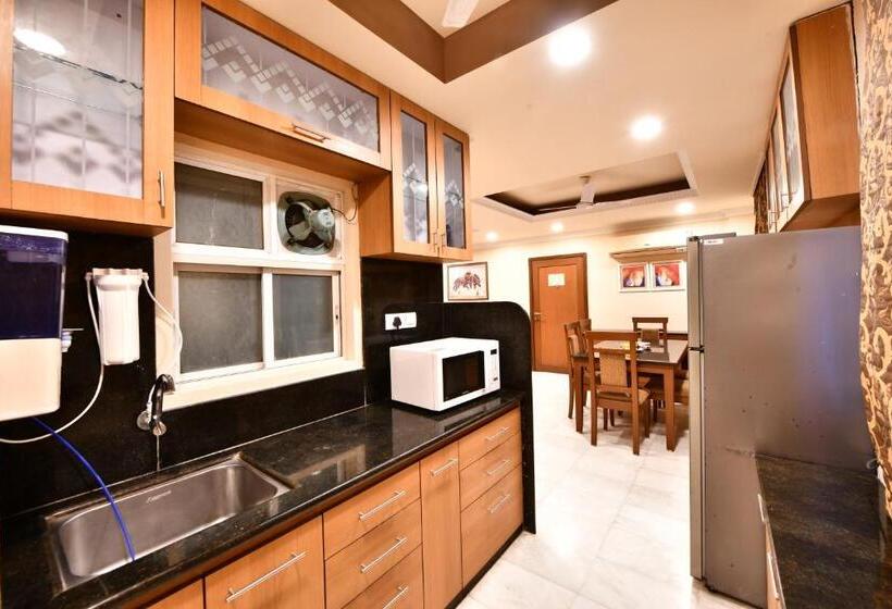 آپارتمان 2 خوابه, Click White House Residency, Vadodara