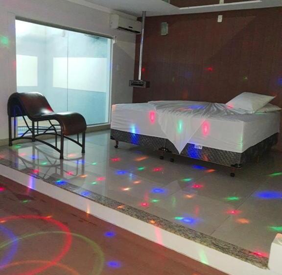 Quarto Estandar Vista Piscina, Medieval Motel E Hospedagem