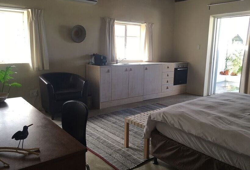 Семейный Номер, Shiraz Estate Villa & Studios