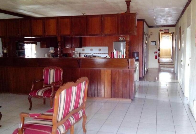 اتاق اکونومی, Don Santiago Guesthouse Downtown
