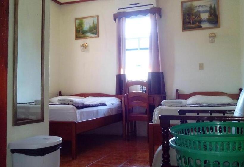 スタンダードルーム, Don Santiago Guesthouse Downtown