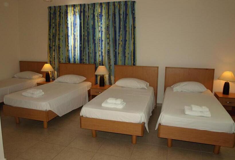 اتاق استاندارد چهار تخته, Rivotorto Retreat House