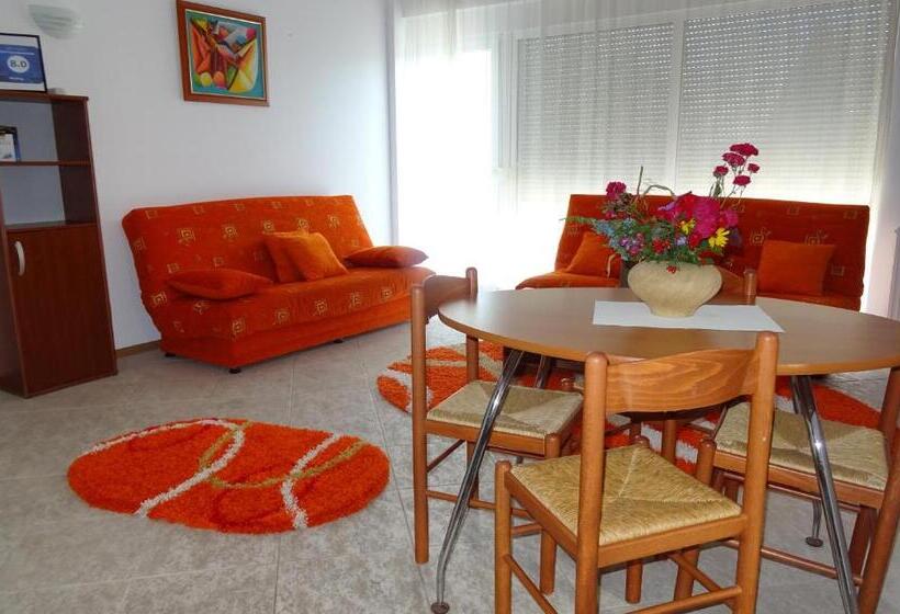 带1个卧室的带阳台的公寓, Club Topaz Apartments