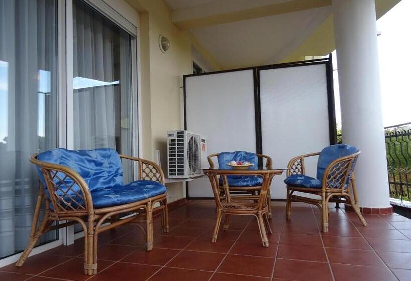 带2个卧室的高级公寓, Club Topaz Apartments