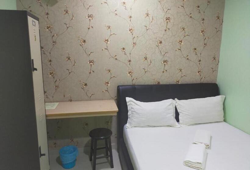 اتاق استاندارد با سرویس بهداشتی مشترک, Leaf Guest House