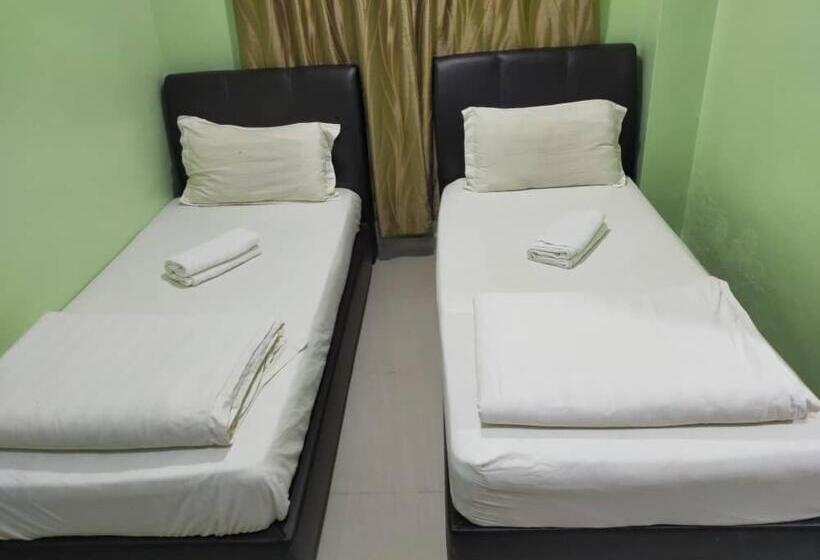 اتاق استاندارد با سرویس بهداشتی مشترک, Leaf Guest House