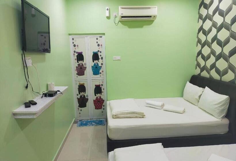 اتاق استاندارد سه نفره, Leaf Guest House