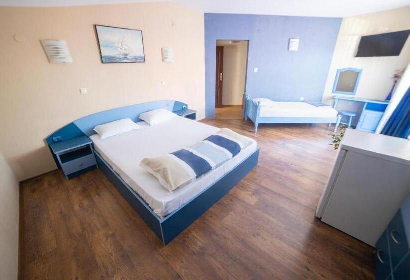 Triple Room Sea View, Zenith Guest House