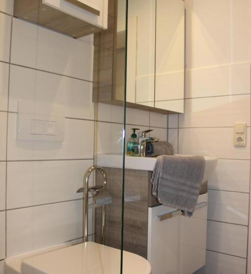 1 Bedroom Apartment Lake View, Bauernhof Schink