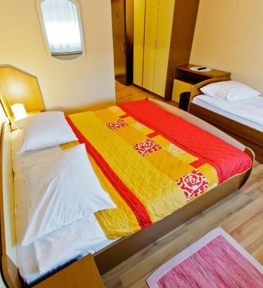 اتاق کلاسیک سه تخته, Guesthouse Les