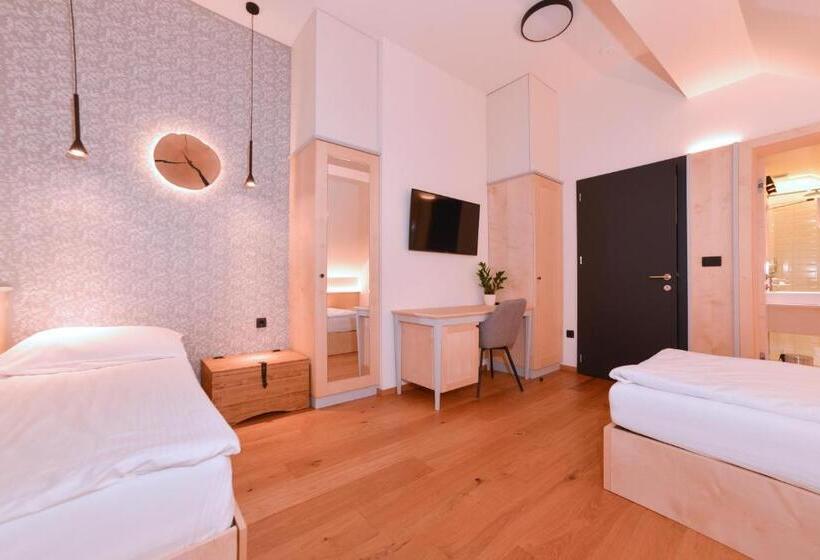 اتاق سوپریور سه تخته, Guesthouse Les
