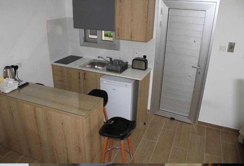 스탠다드 스튜디오, Maria Zintili Apartments