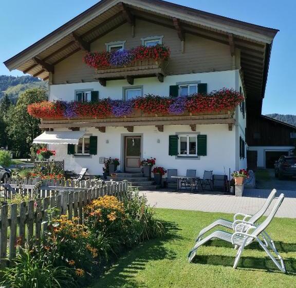 آپارتمان 2 خوابه با بالکن, Ferienwohnungen Vordergriess