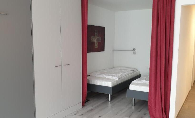 带1个卧室的豪华公寓, Ferienwohnungen Chesa Clois 24
