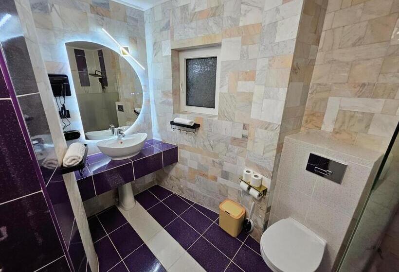 Семейный Номер, Amethyst House
