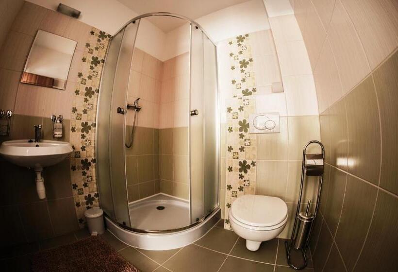 استودیوی استاندارد, Apartmanovy Dom Martha A Domček Martuška