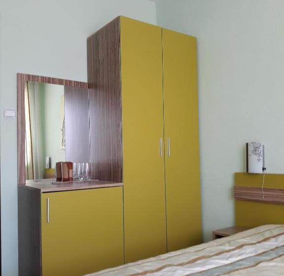 标准间带阳台, Guest House Perla