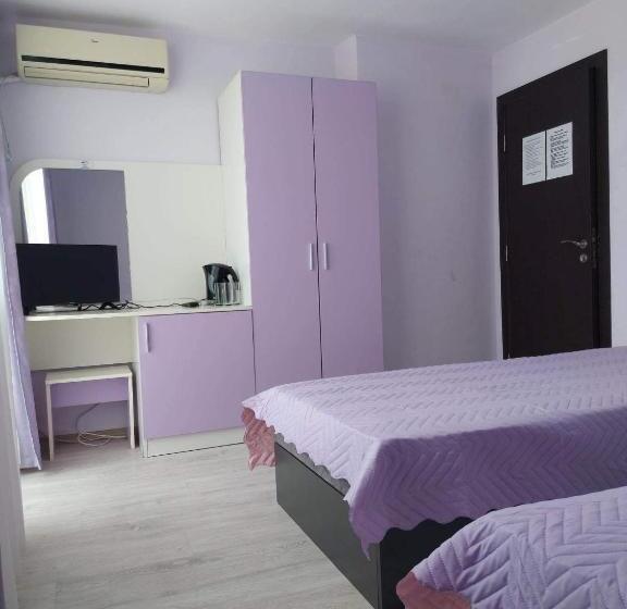 Трехместный Номер Стандарт с Балконом, Guest House Perla