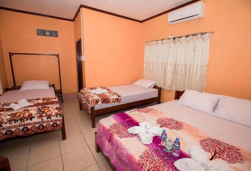 Quarto Triplo Estandar, Molina Bungalows