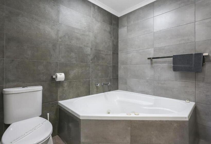 شقة غرفتين, Crown Apartments