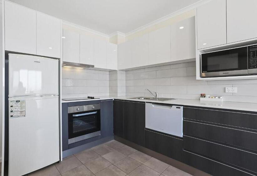 شقة غرفتين, Crown Apartments