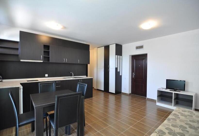 Апартаменты 1 Спальня с Балконом, Guest House Ask