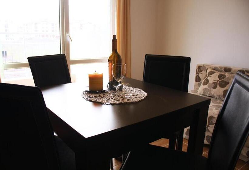 Апартаменты 1 Спальня Нижний Этаж, Guest House Ask
