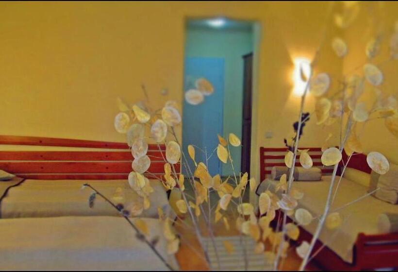 اتاق استاندارد سه نفره, The Zen Hostel   Posticum