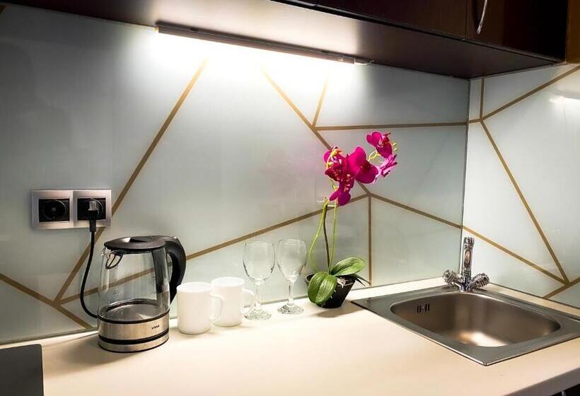 استودیوی استاندارد, Residence Apartments