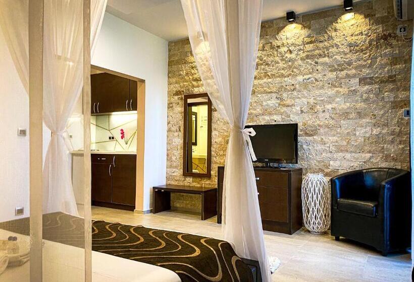 استودیوی سوپریور, Residence Apartments
