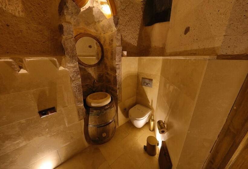 سوئیت با تخت بزرگ, Eyes Of Cappadocia Cave